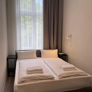 Blue 2* Berlín